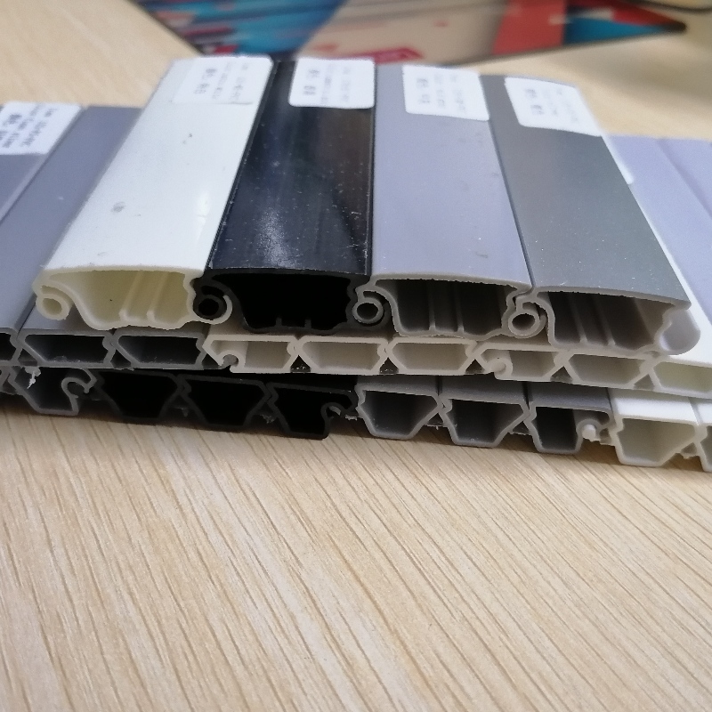 耐火PVCローラーシャッタースラットPVCシャッタープロファイル共押出PVCプロファイルスラットキャビネットドア用