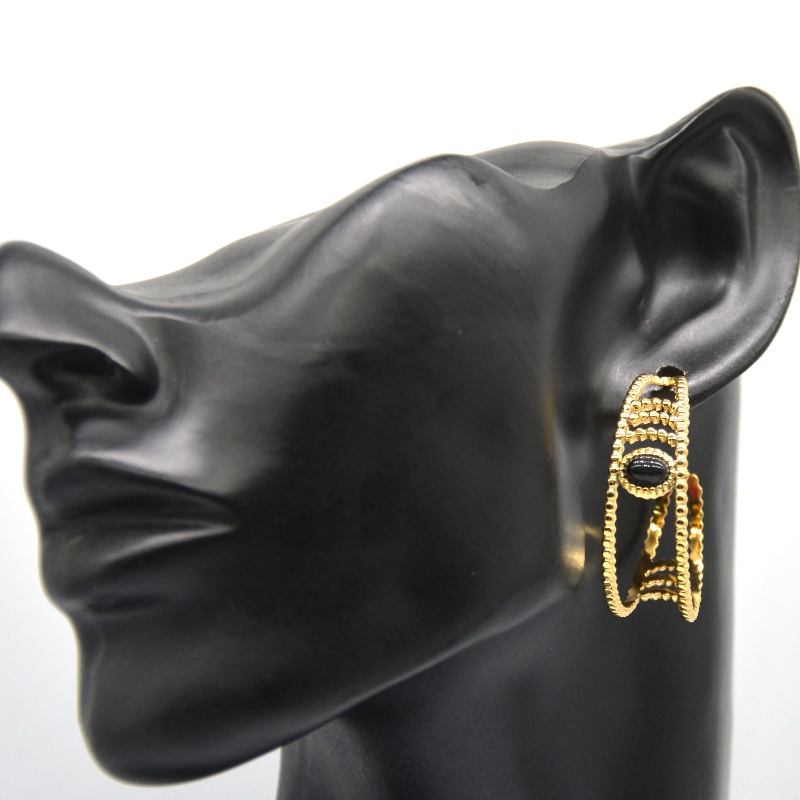 ゴールドフープピアス、C字型フープピアス、黒瑪瑙、女性の敏感な耳、低刺激性ジュエリー、中国ルイファンバオジュエリー加工工場