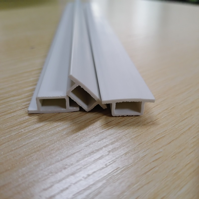 建築材料のためのカスタムPVCストリップPVC中空ストリップ押出プラスチックストリップ