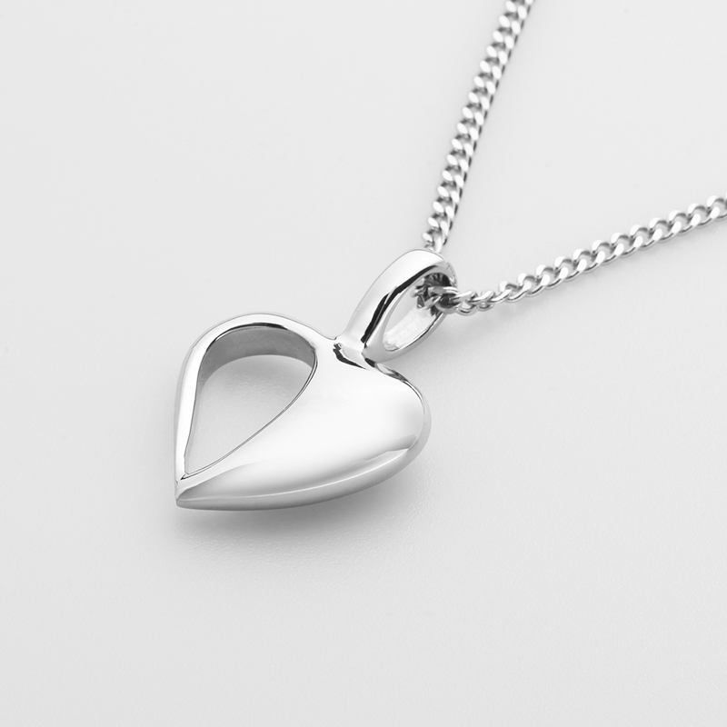 女性用ステンレススチールシルバーハートペンダントネックレス