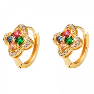 ヨーロッパとアメリカのファッションのレトロな希望のジルコンのイヤリングが付いている新しい銅メッキの金の花型イヤリング