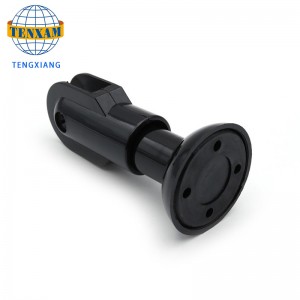 セットトイレの四室のトイレの隔離金具