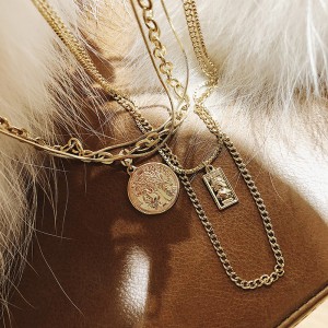 シンプルで多用途のセーターチェーン