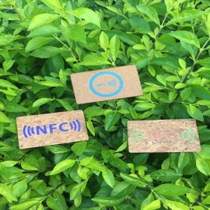 木製の部屋カード