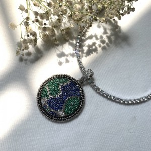 新しいフルジルコンダイヤモンド回転式地球ペンダントインド長携帯電話ストラップネックレス