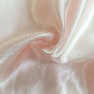 ポリエステルのファッションをリサイクルします