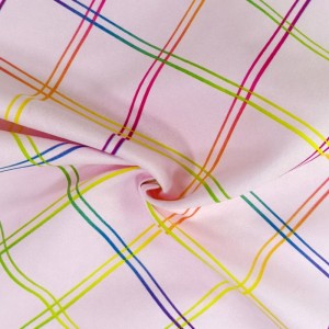 ポリエステルのファッションをリサイクルします