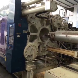中古のプラスチック射出成形機を使用しました