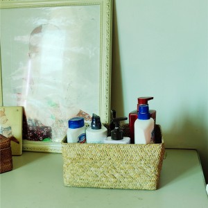 手織編みの広がりのバスケット