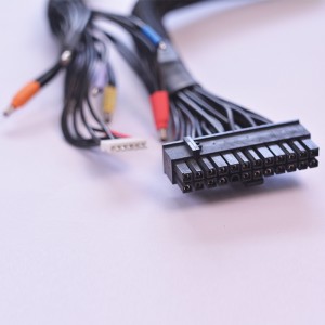 パーソナルコンピュータ電源のワイヤーハーネス