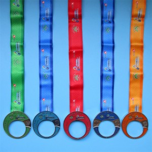 5つのスポーツイベントのお土産の組み合わせメダル