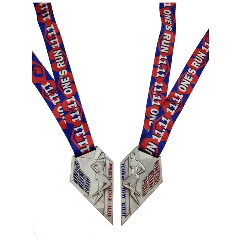 ギャグ専用デザインは、リボントレイルランニングメダルを備えたメタルスポーツメダルをキャストします