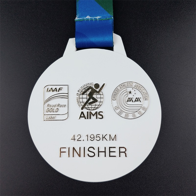 メダルを走るカスタムメタルマラソンを実行するアワードマラソン