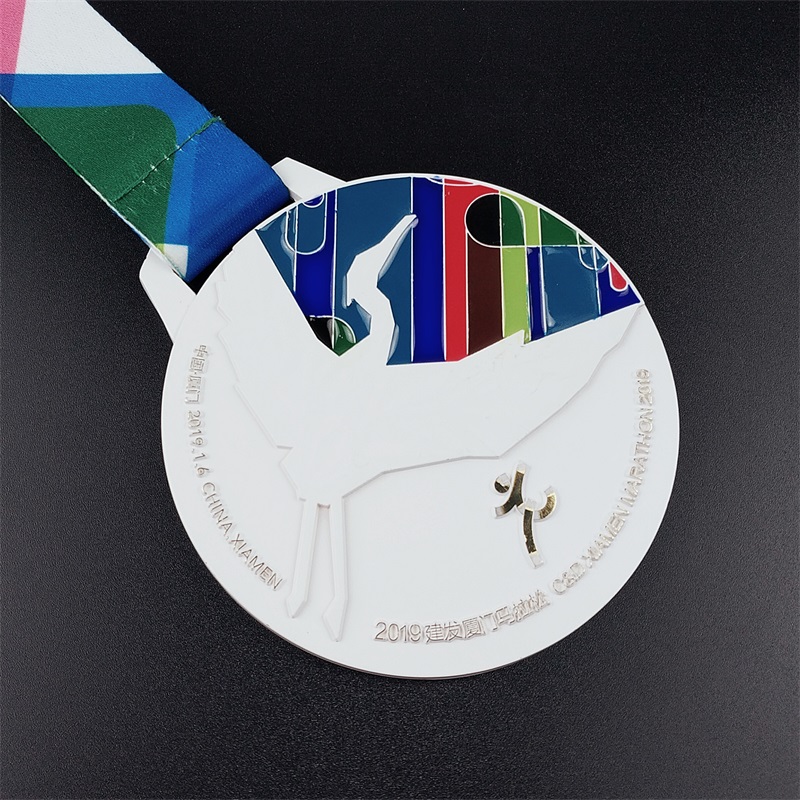 メダルを走るカスタムメタルマラソンを実行するアワードマラソン