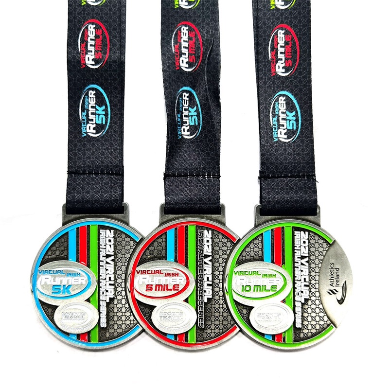 ギャグデザインアワードメダルとカップカスタムメダルエナメルアニマルメダル