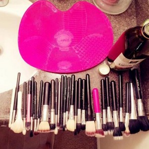 シリコン化粧品ブラシクリーニングパッド吸引カップ付きポータブルクリーニングツール化粧品ブラシクリーニングツールシリコンクリーニング化粧品ブラシパッド吸引カップリンゴ型パッドクリーニングパッドクリーニングトレイ