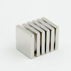 正方形の磁石