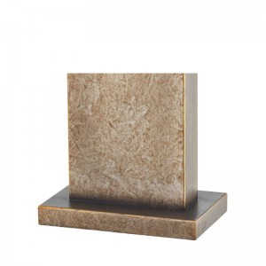 公共スペースの入り口にある装飾アンティークアイアンテーブルランプ