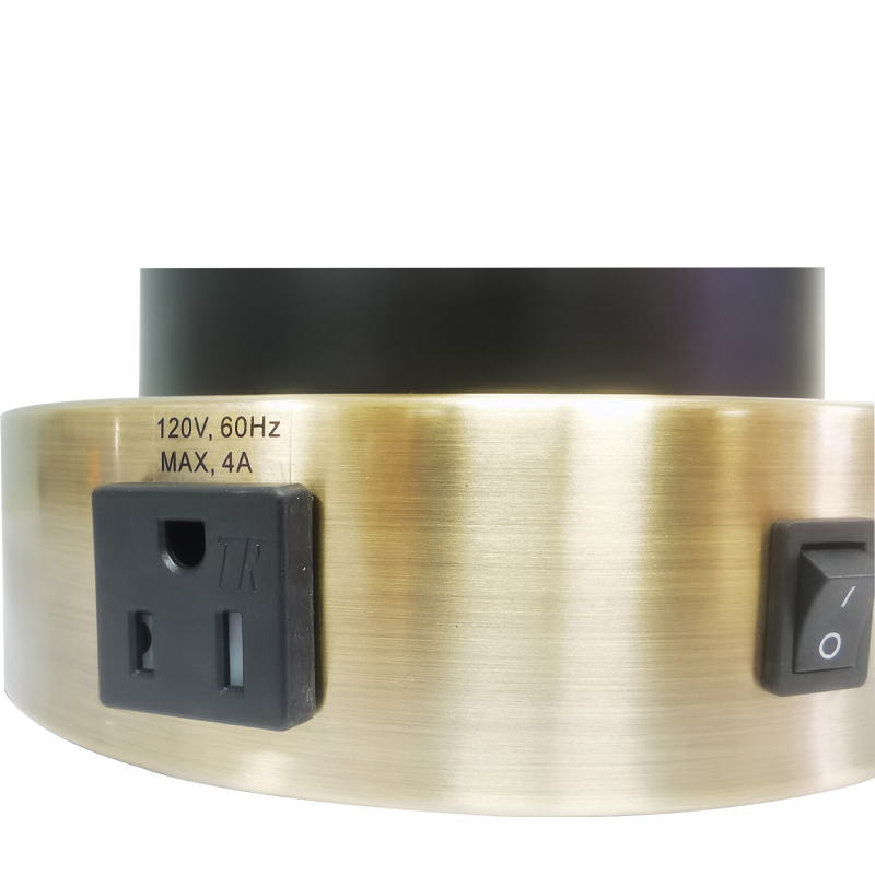 アンティークの真鍮と黒の仕上げを備えたカスタムナイトランプ、/offロッカースイッチ、便利なアウトレット、客室でのUSB充電ポート