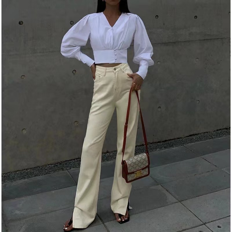 ホワイトVネックの長袖シャツの女性デザインセンスニッチ新しい薄いランタンスリーブトップ