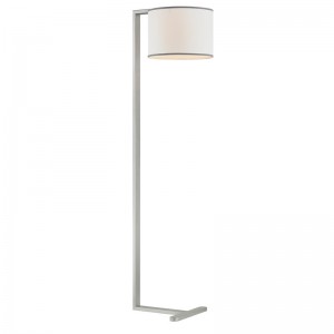 フロアランプの横にあるヒトムホテルソファ客室でシルバー仕上げ