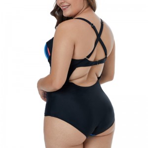 ストライプステッチは薄い水着に見えます