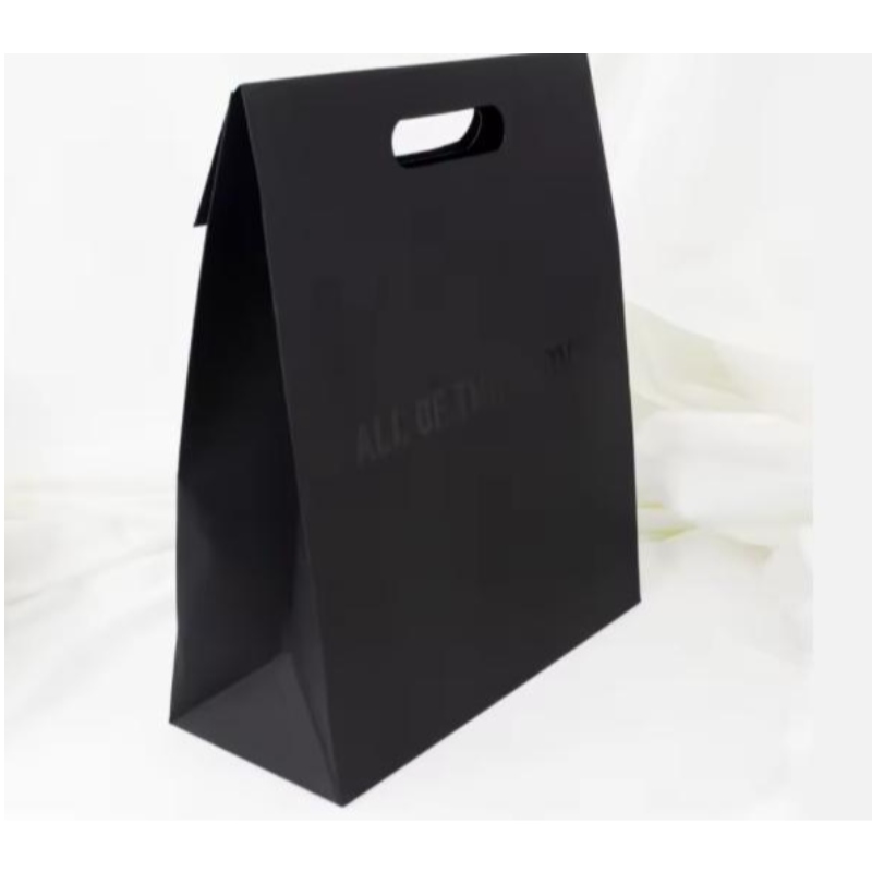 豪華なダイカットハンドル黒い衣類ショッピングパッパージングペーパーバッグジュエリー化粧品カスタムロゴラッピングデザインペーパーギフトバッグ