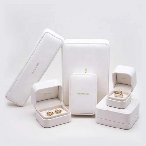 カスタマイズされたレザーラグジュアリーブレスレットネックレスイヤリングリングボックスパッケージジュエリーボックス