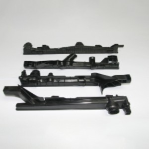 プラスチックラジエータータンク