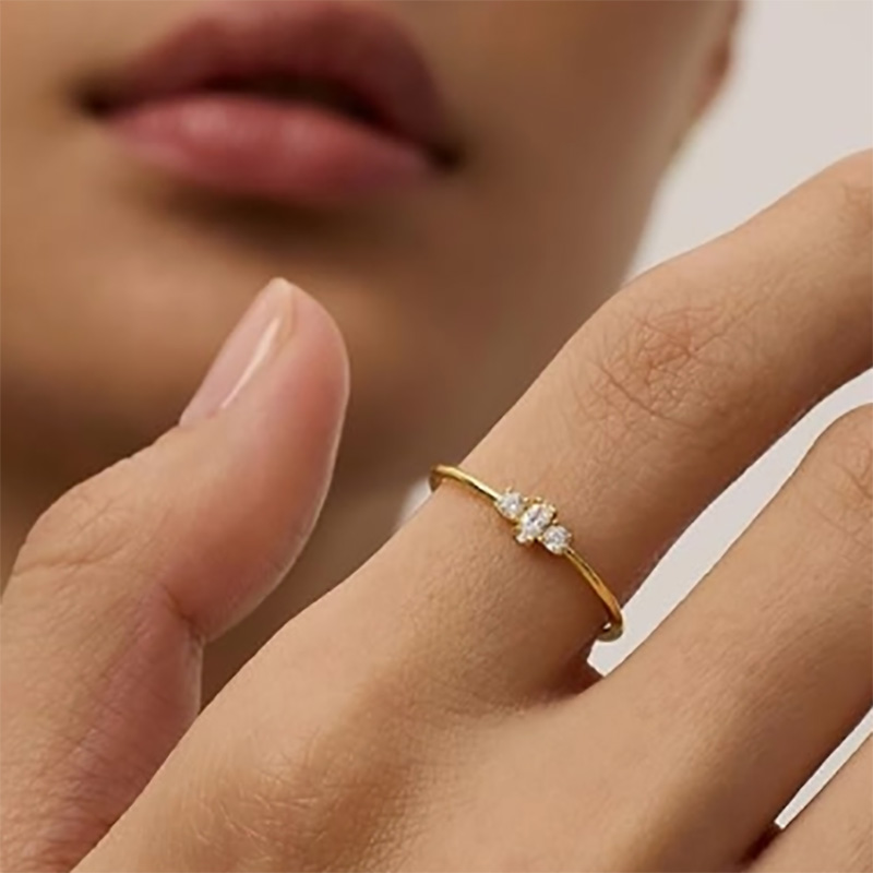 エレガントな18Kゴールド-マーキーズとラウンド付きのメッキ925スターリングシルバーリング-Cubic Zirconia Stones  - ミニマリストスタッキングエンゲージメントバンド