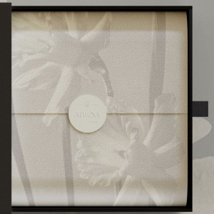 豪華なミニマリストの三角形のトート