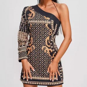 夏のジャキア編みのスラント肩長袖、ビーズのスリムなドレス