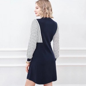 初秋の小さな逆カラーニットハーフカーディガン