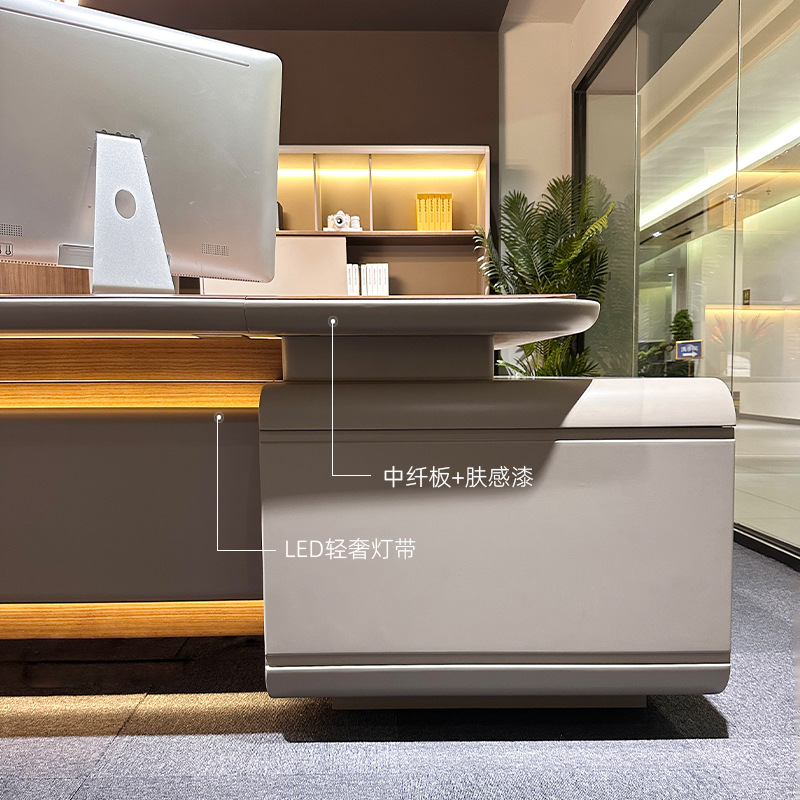 モデル DBT008 エグゼクティブデスク、社長/チェアマンオフィスデスク、マネージャー用オフィスチェアセット付きプレミアムラージマネージャーデスク\さんのオフィス